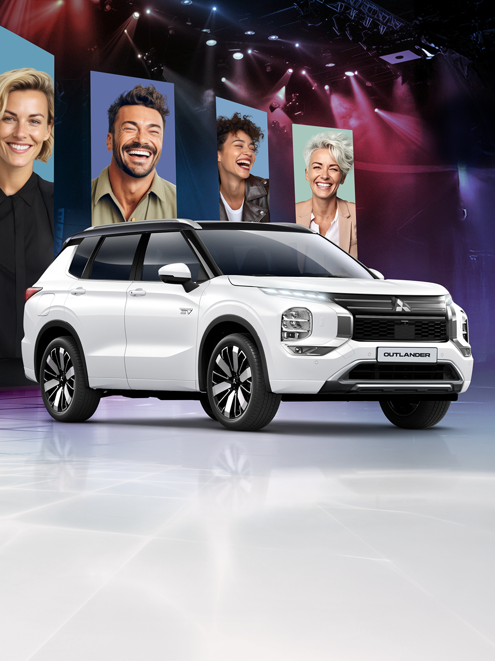 Eine Bühne mit dem Outlander Intro Edition und Bannern im Hintergrund auf denen lachende Menschen zu sehen sind