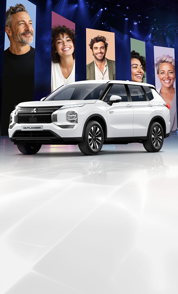 Eine Bühne mit dem Outlander BASIS und Bannern im Hintergrund auf denen lachende Menschen zu sehen sind