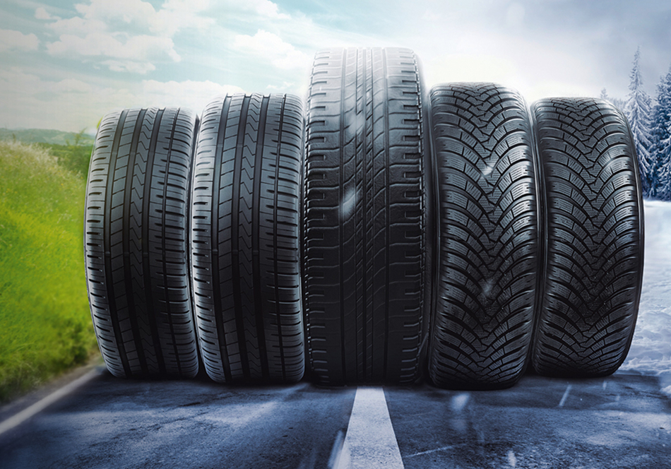 Fünf neue Reifen nebeneinander